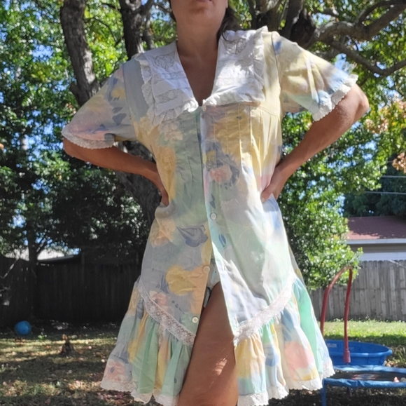 Vintage Floral And Lace Button Front Dress - Picture 15 of 16